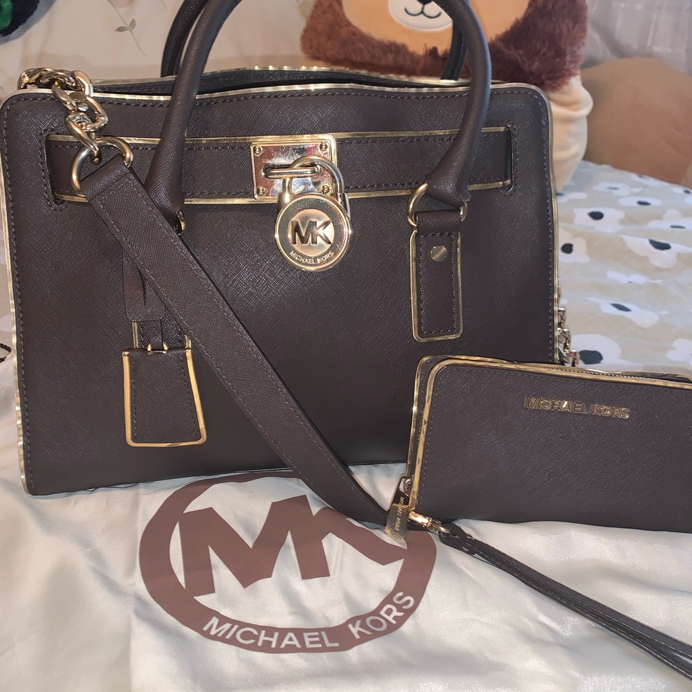 ‼️SOLD‼️ on Ⓜ️ MK Hamilton Specchio E/W purse